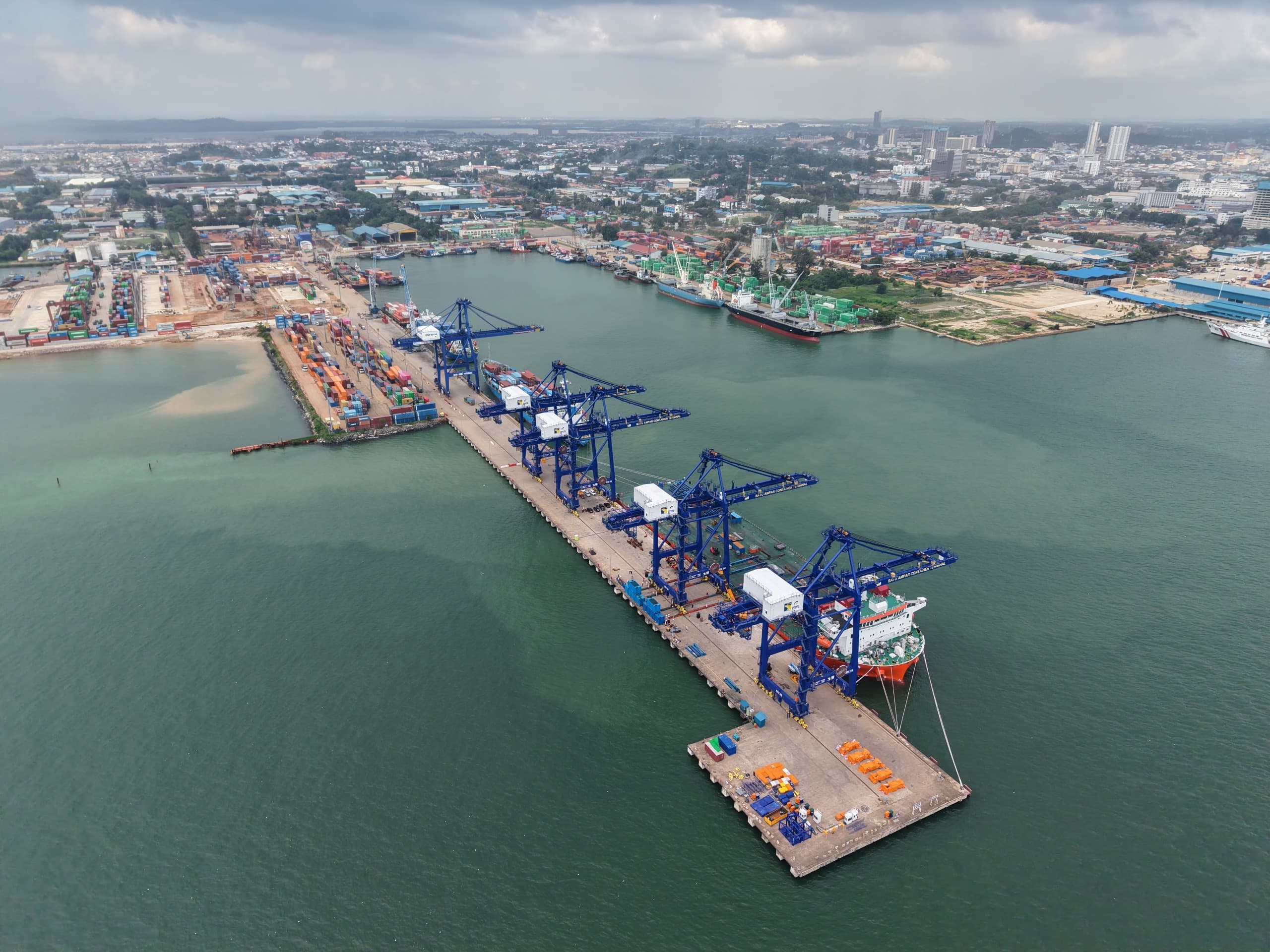 Kinerja Pelabuhan Batam Tumbuh Solid hingga Triwulan III-2026: General Cargo Tembus 9,5 Juta Ton, Mobilitas Penumpang Capai 7,5 Juta Orang